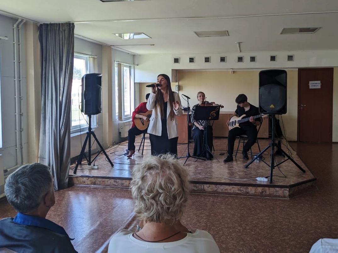 Творческий коллектив «Экспромт» выступил в Леонидовке Творческий коллектив «Экспромт» выступил в Леонидовке